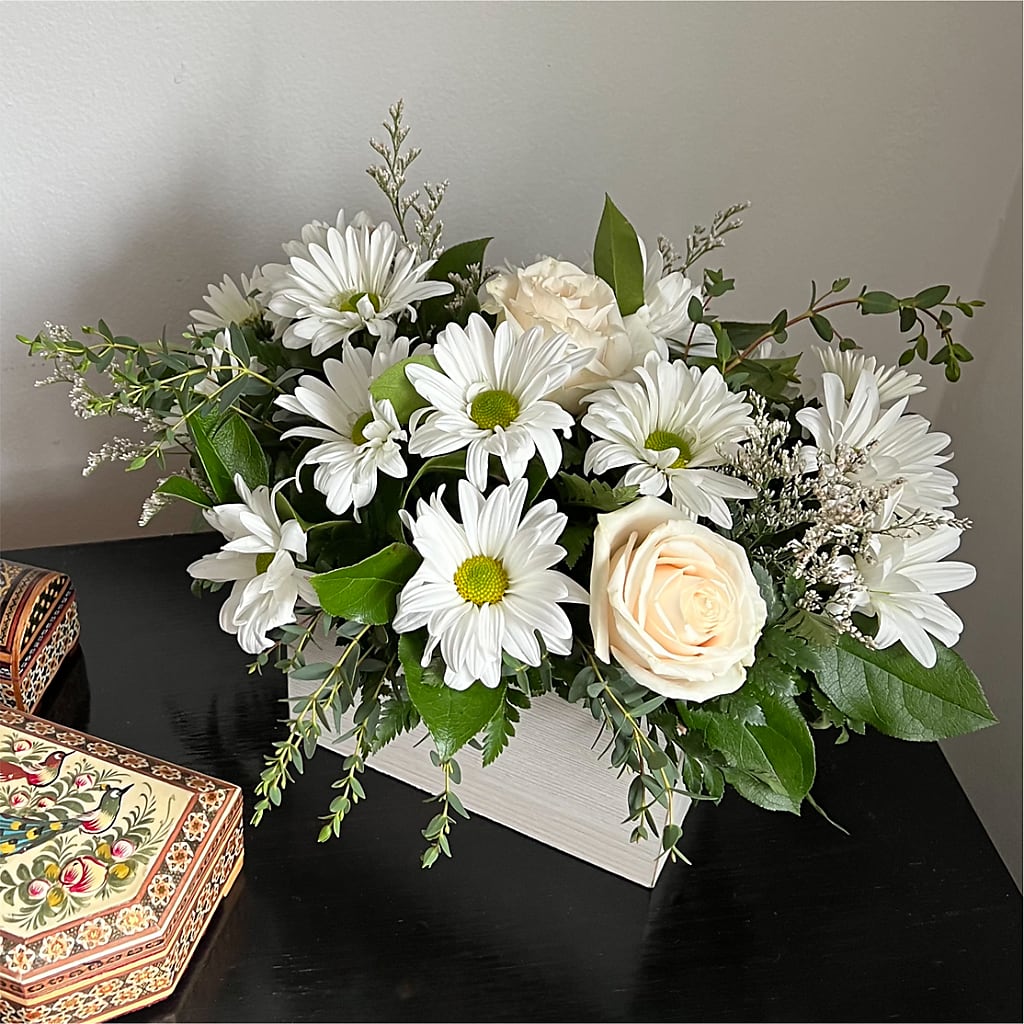 Fresh Linen Box Bouquet – ANDREA'S FLOWERS ORLANDO, Orlando FL